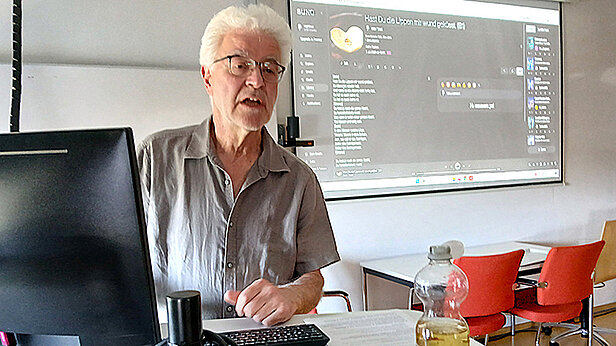 Konrad Fleckenstein bei einem Vortrag