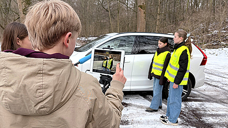 Jugendliche bei Dreharbeiten