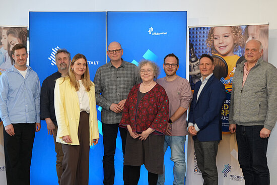 Gruppenfoto mit 8 Personen